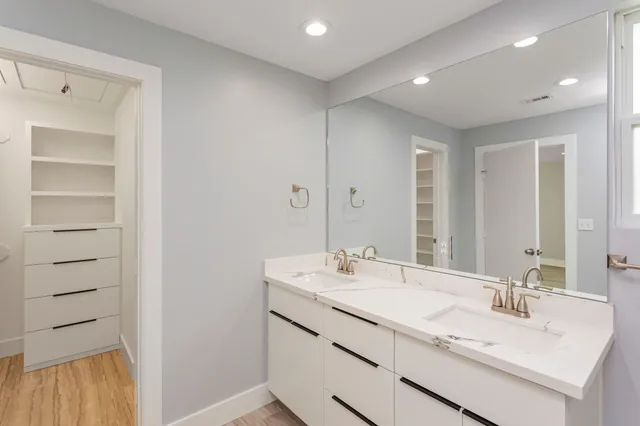 a view of walk in closet