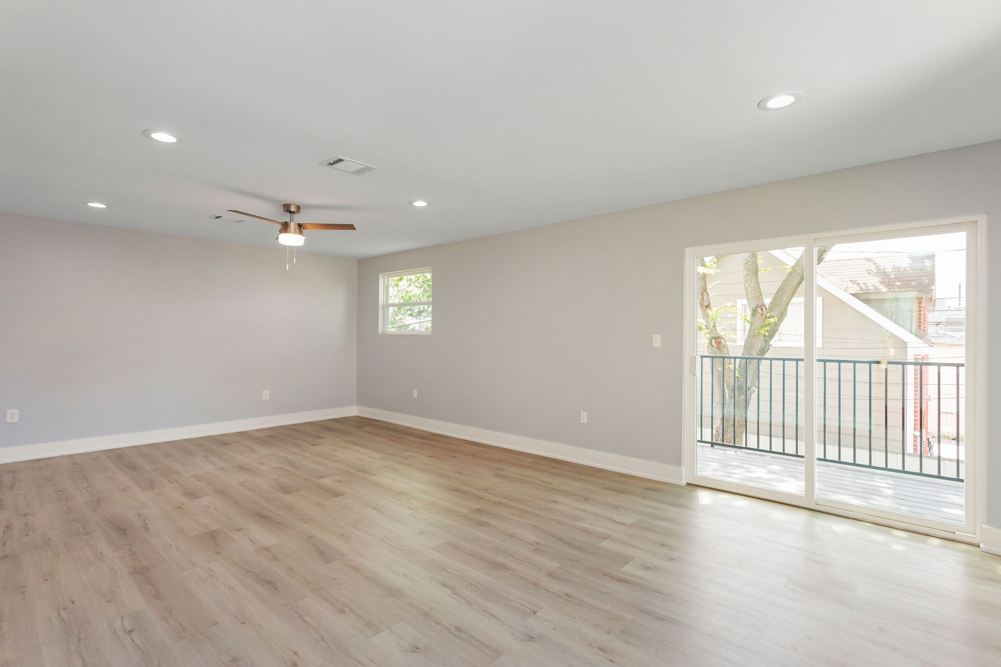 2005 Portsmouth Street, Unit C Houston, TX 77098 - Photo 23 of 26 an empty room with wooden floor and windows