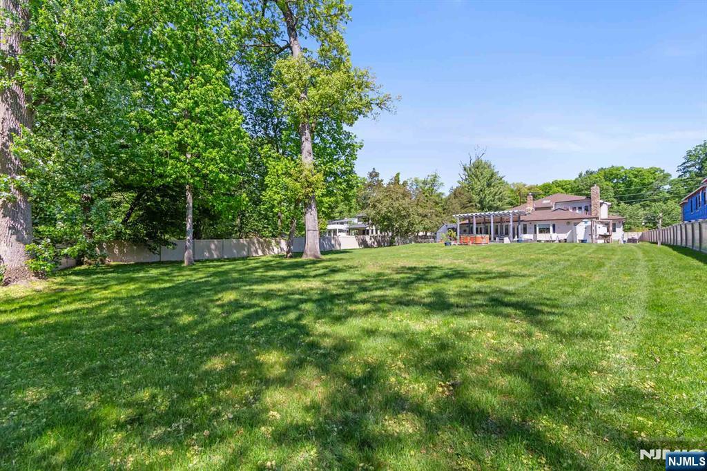 290 Dunkerhook Road Paramus, NJ 07652 - Photo 46 of 50