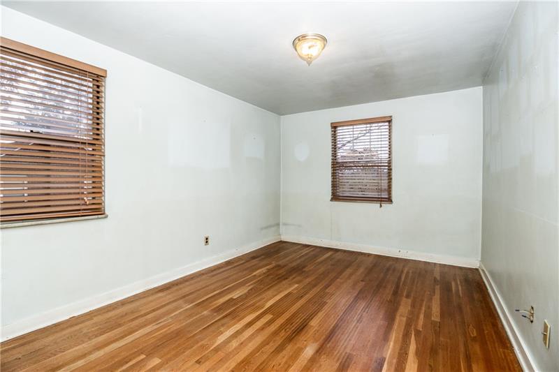 8101 Peebles Road Pittsburgh, PA 15237 - Photo 14 of 25 Master Bedroom 14x9
