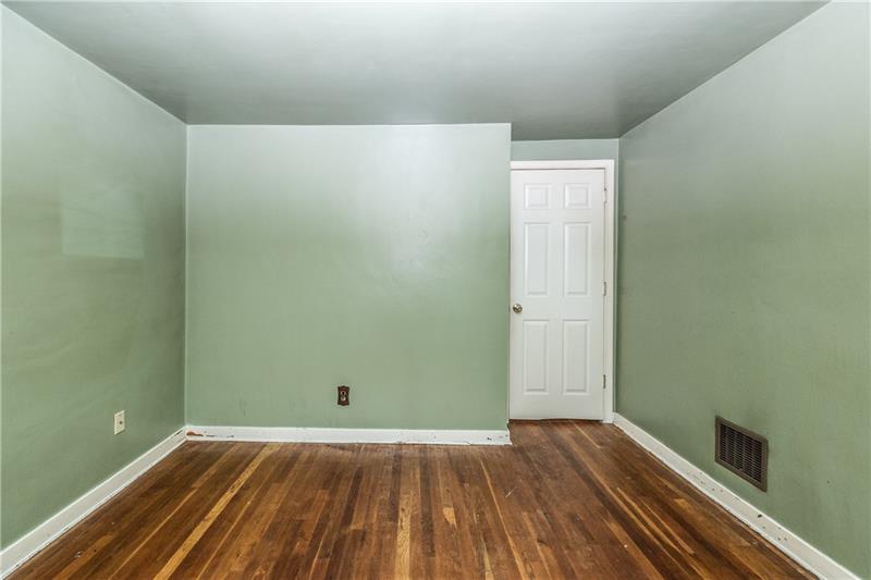 8101 Peebles Road Pittsburgh, PA 15237 - Photo 17 of 25 Second Bedroom 11x11