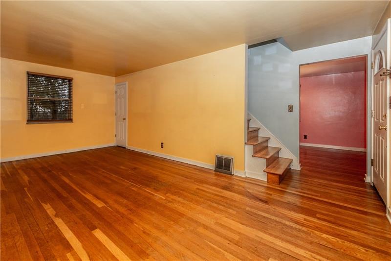 8101 Peebles Road Pittsburgh, PA 15237 - Photo 5 of 25 Living Room 20x11