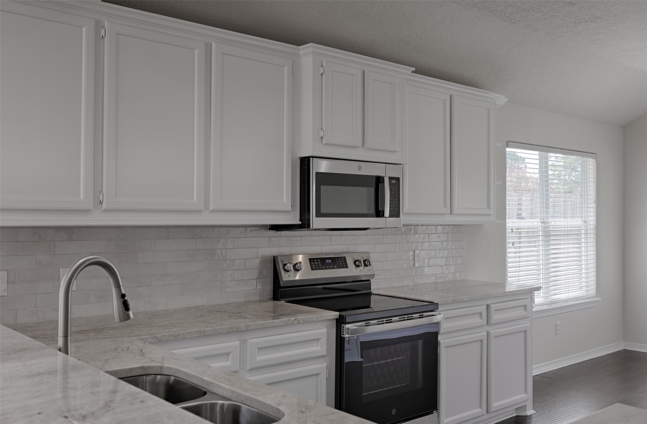 14605 Ophiuchus Court Willis, TX 77318 - Photo 10 of 37 NEW STOVE!