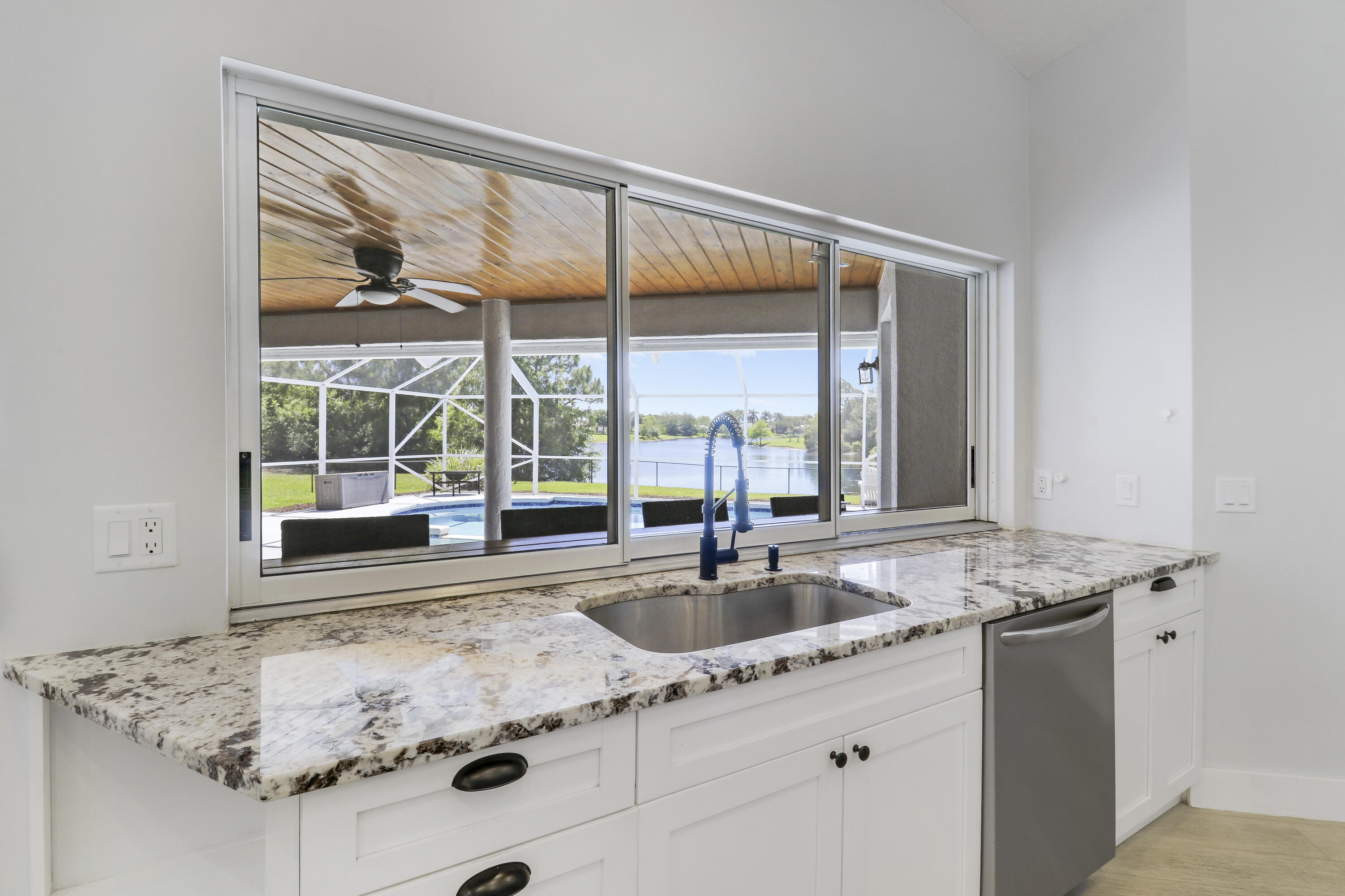 550 Southeast Ashley Oaks Way Stuart, FL 34997 - Photo 20 of 62 Kitchen