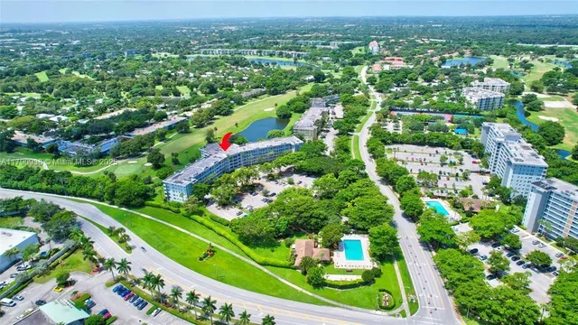 a view of a yard with plants