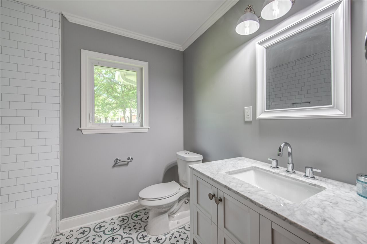 5209 South Angela Road Memphis, TN 38117 - Photo 13 of 25 Large hall bath with tub off of the hallway. There is a linen closet in this bathroom and a very large one just next to it in the hall.