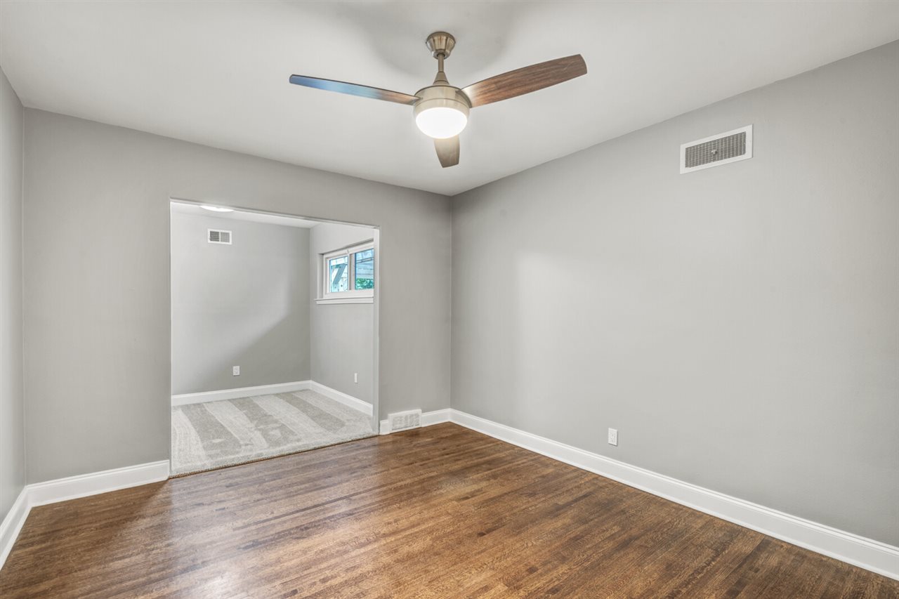 5209 South Angela Road Memphis, TN 38117 - Photo 16 of 25 Great second bedroom with sitting area or an office.
