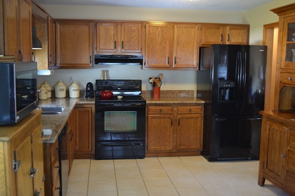 8 Broughton Road Worcester, MA 01607 - Photo 5 of 21 Gallery Image 5