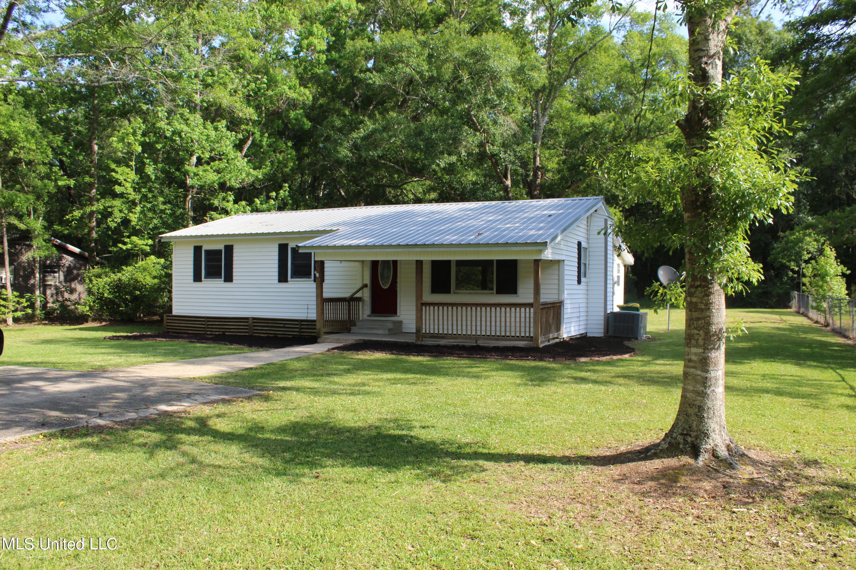 3808 Fieldworth Road Moss Point, MS 39562 - Photo 1 of 17 front view