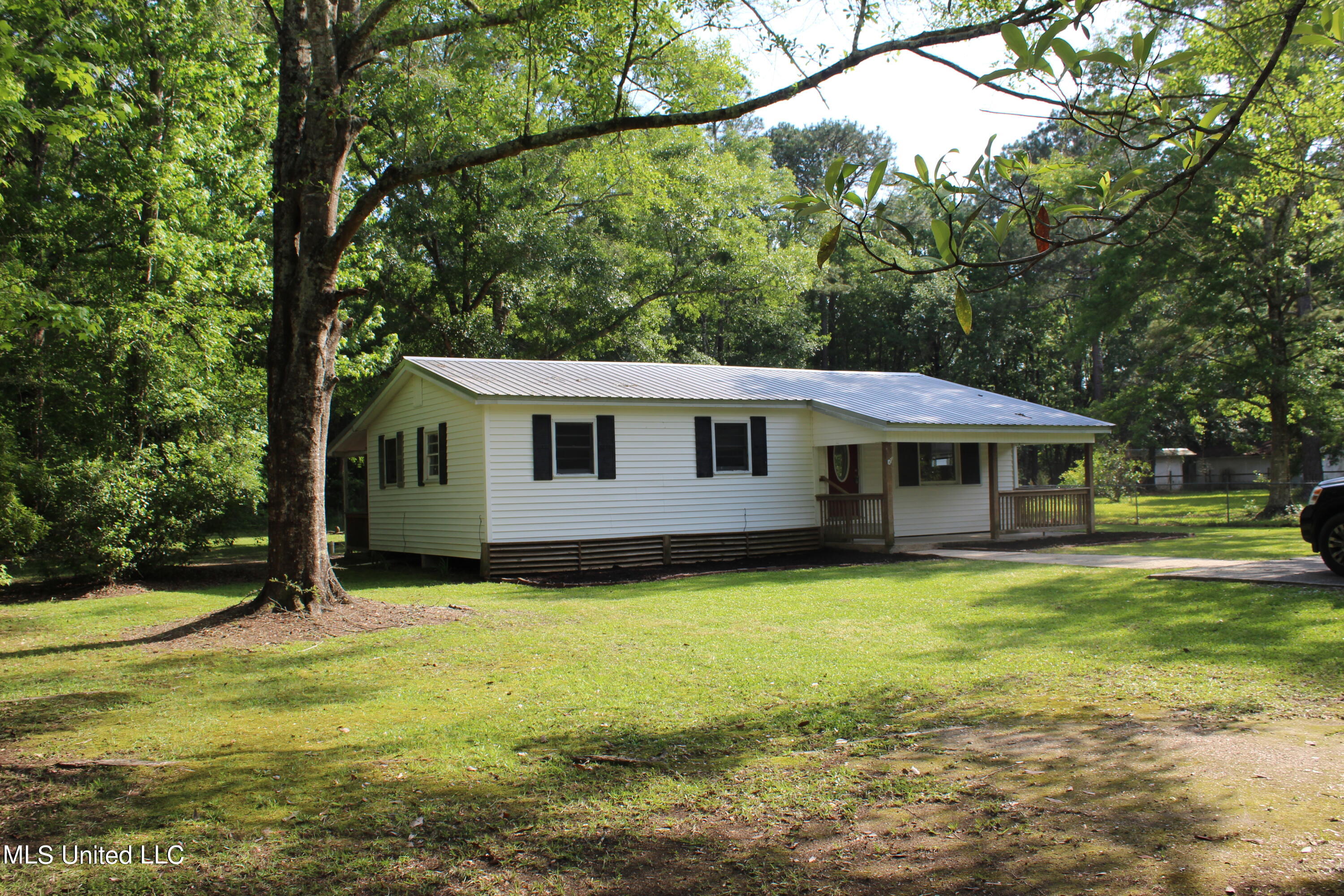 3808 Fieldworth Road Moss Point, MS 39562 - Photo 2 of 17 IMG_0716