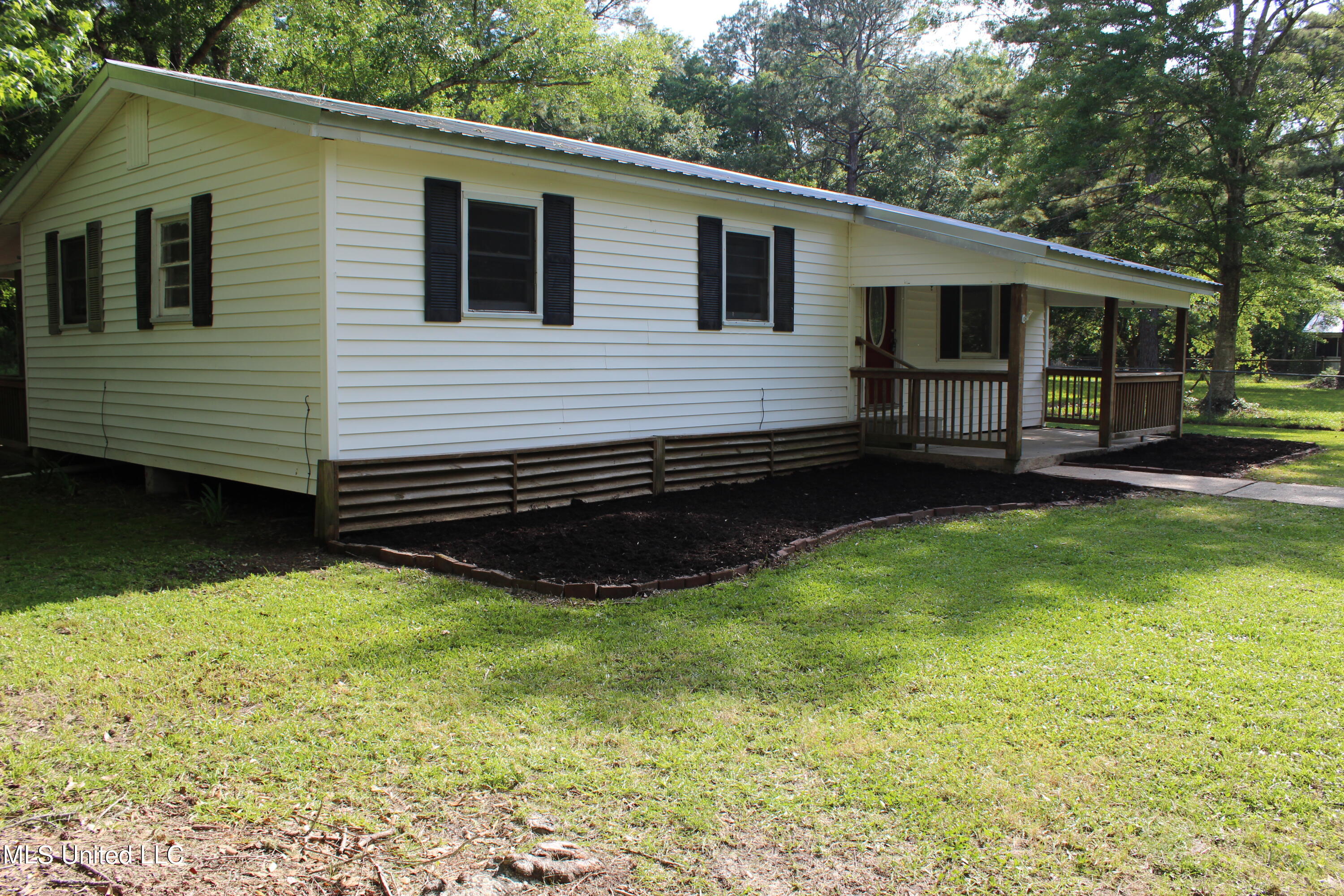 3808 Fieldworth Road Moss Point, MS 39562 - Photo 3 of 17 IMG_0719