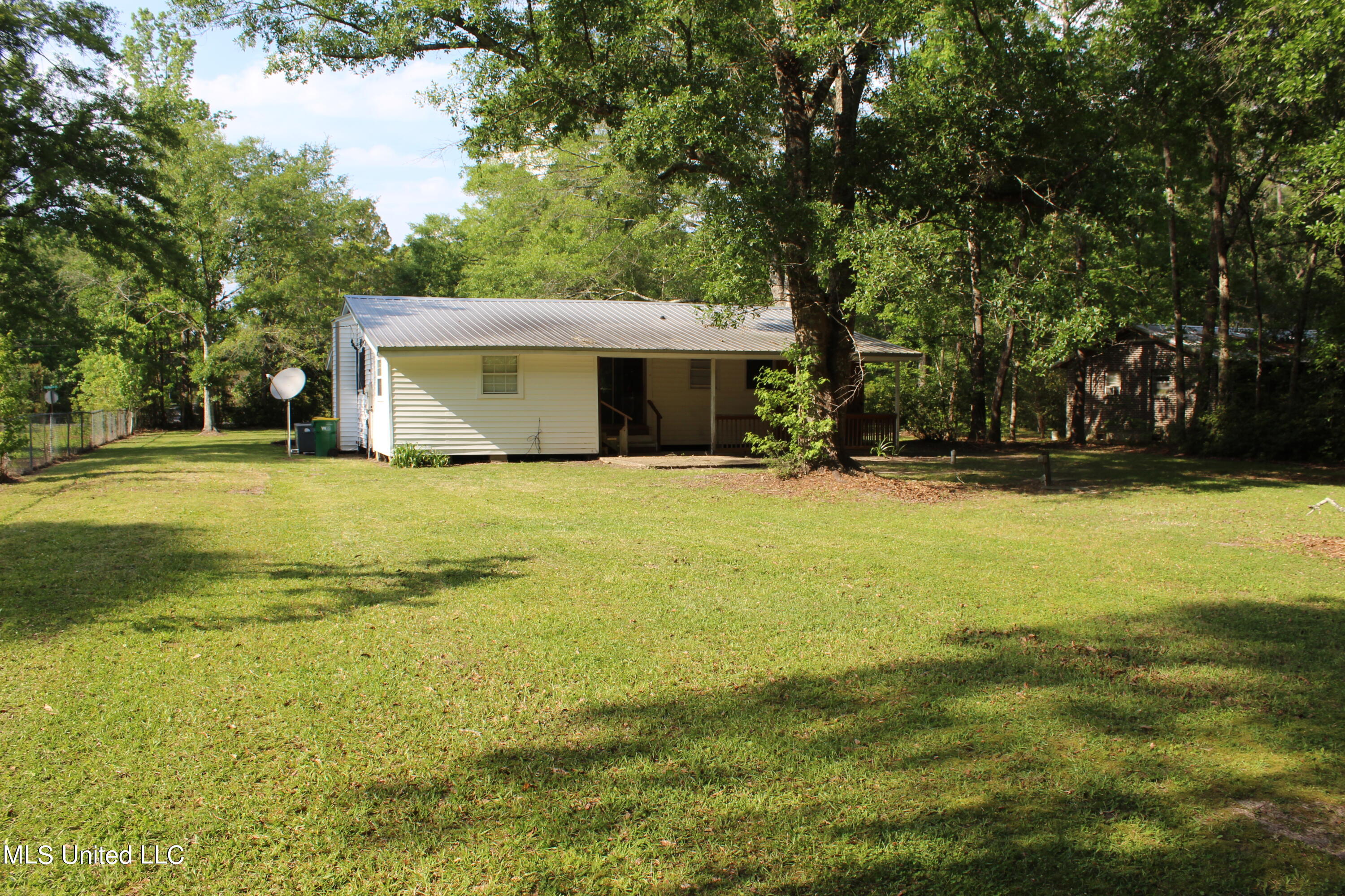 3808 Fieldworth Road Moss Point, MS 39562 - Photo 4 of 17 IMG_0718