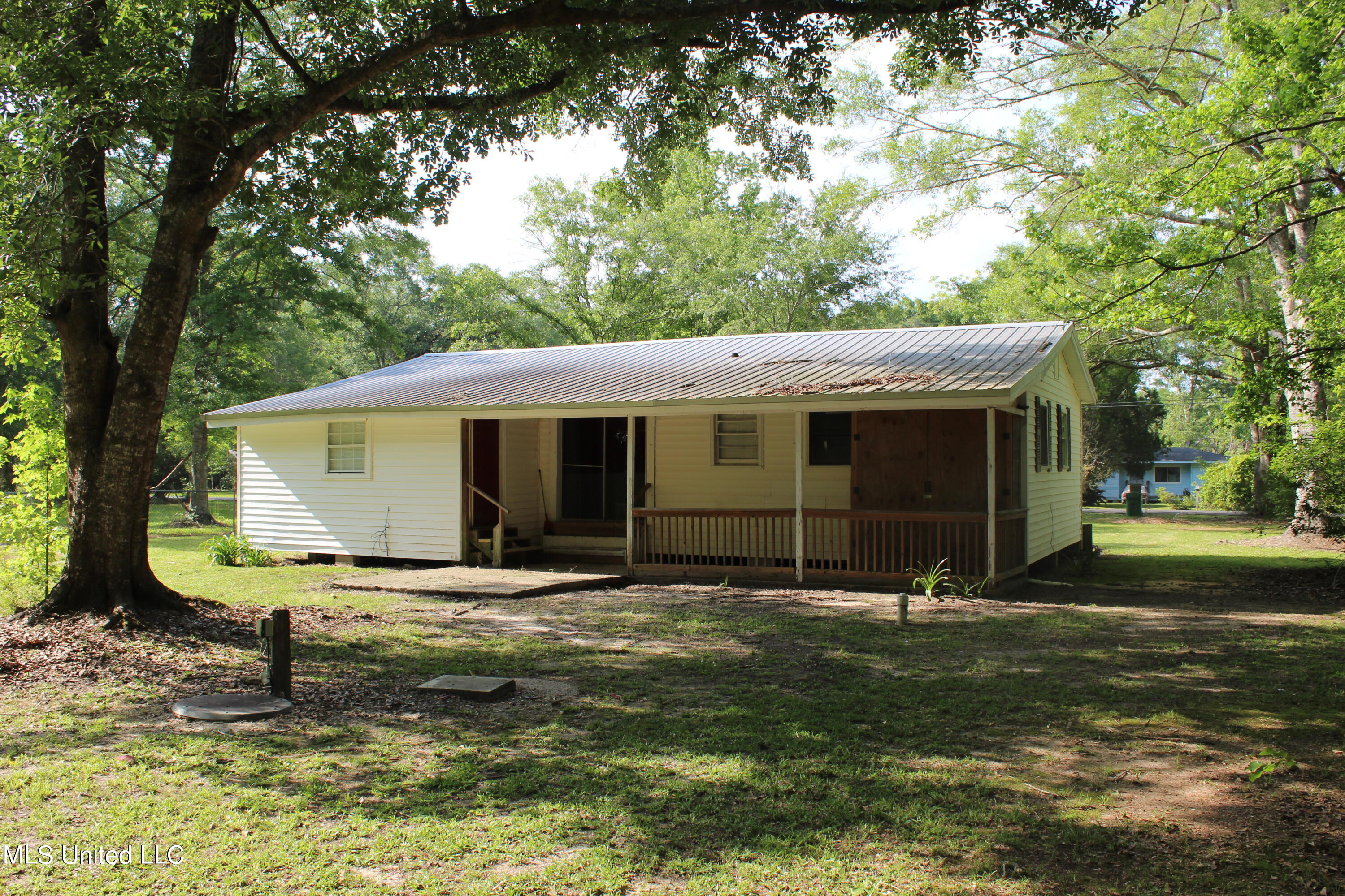 3808 Fieldworth Road Moss Point, MS 39562 - Photo 5 of 17 IMG_0717
