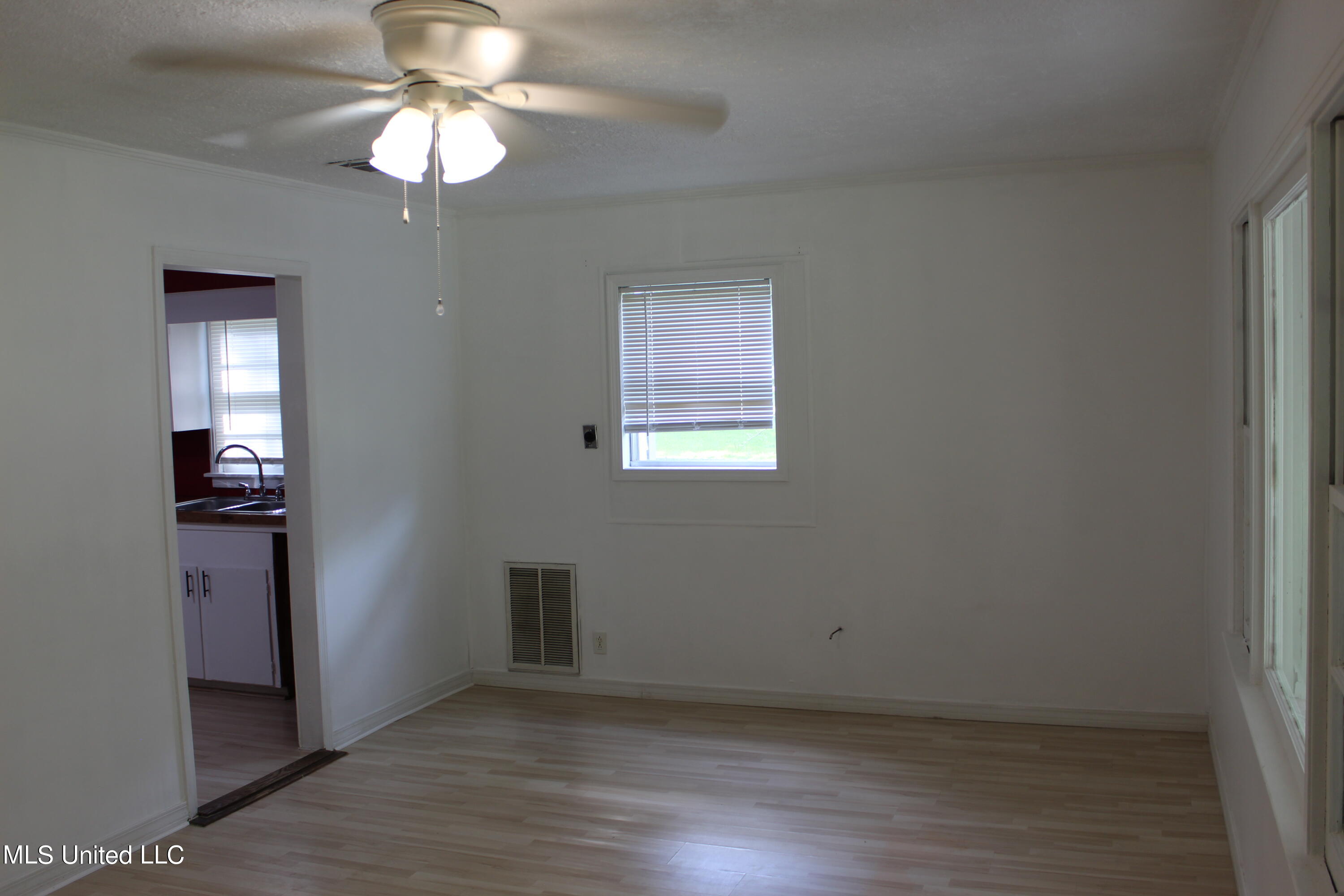 3808 Fieldworth Road Moss Point, MS 39562 - Photo 7 of 17 IMG_0708