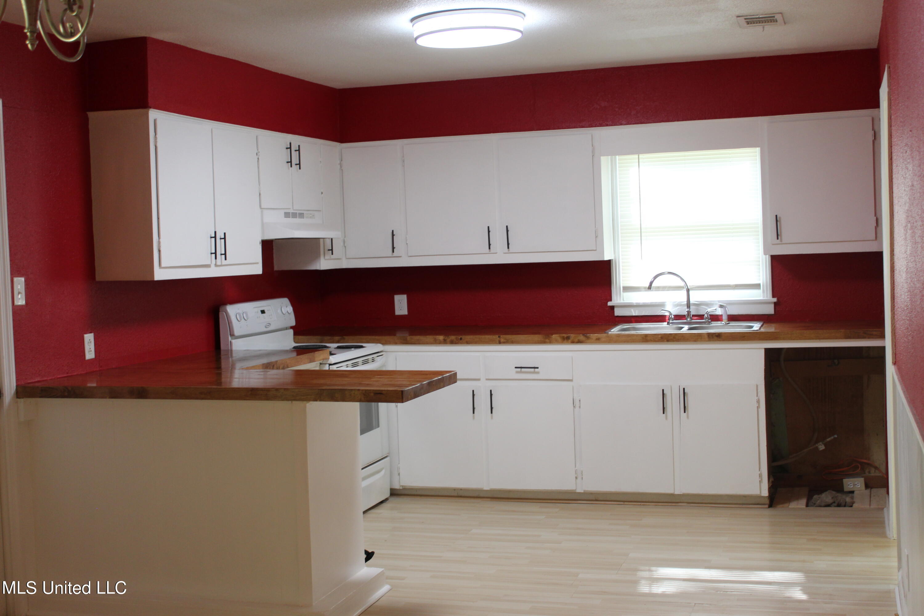 3808 Fieldworth Road Moss Point, MS 39562 - Photo 8 of 17 IMG_0701