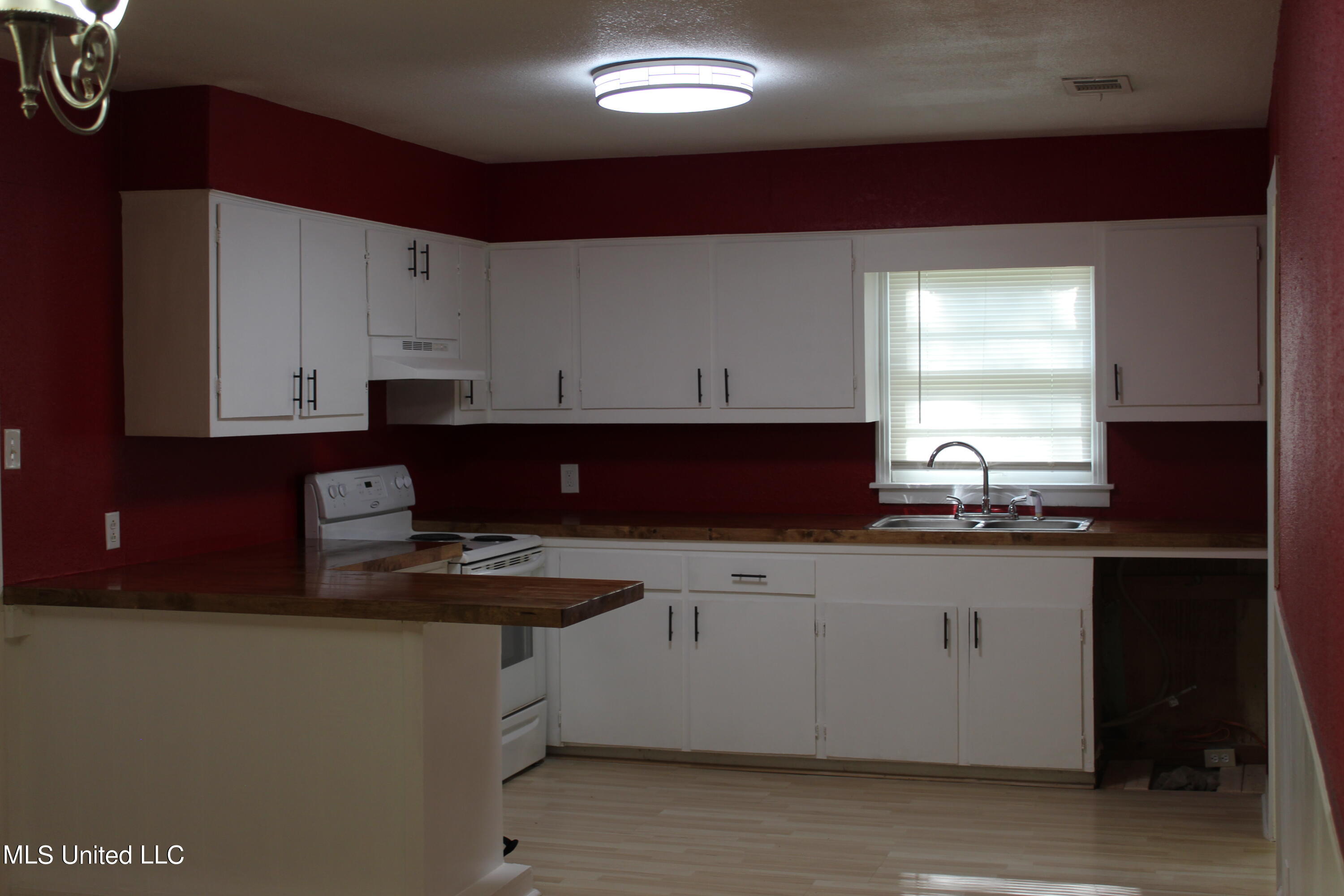 3808 Fieldworth Road Moss Point, MS 39562 - Photo 9 of 17 IMG_0702