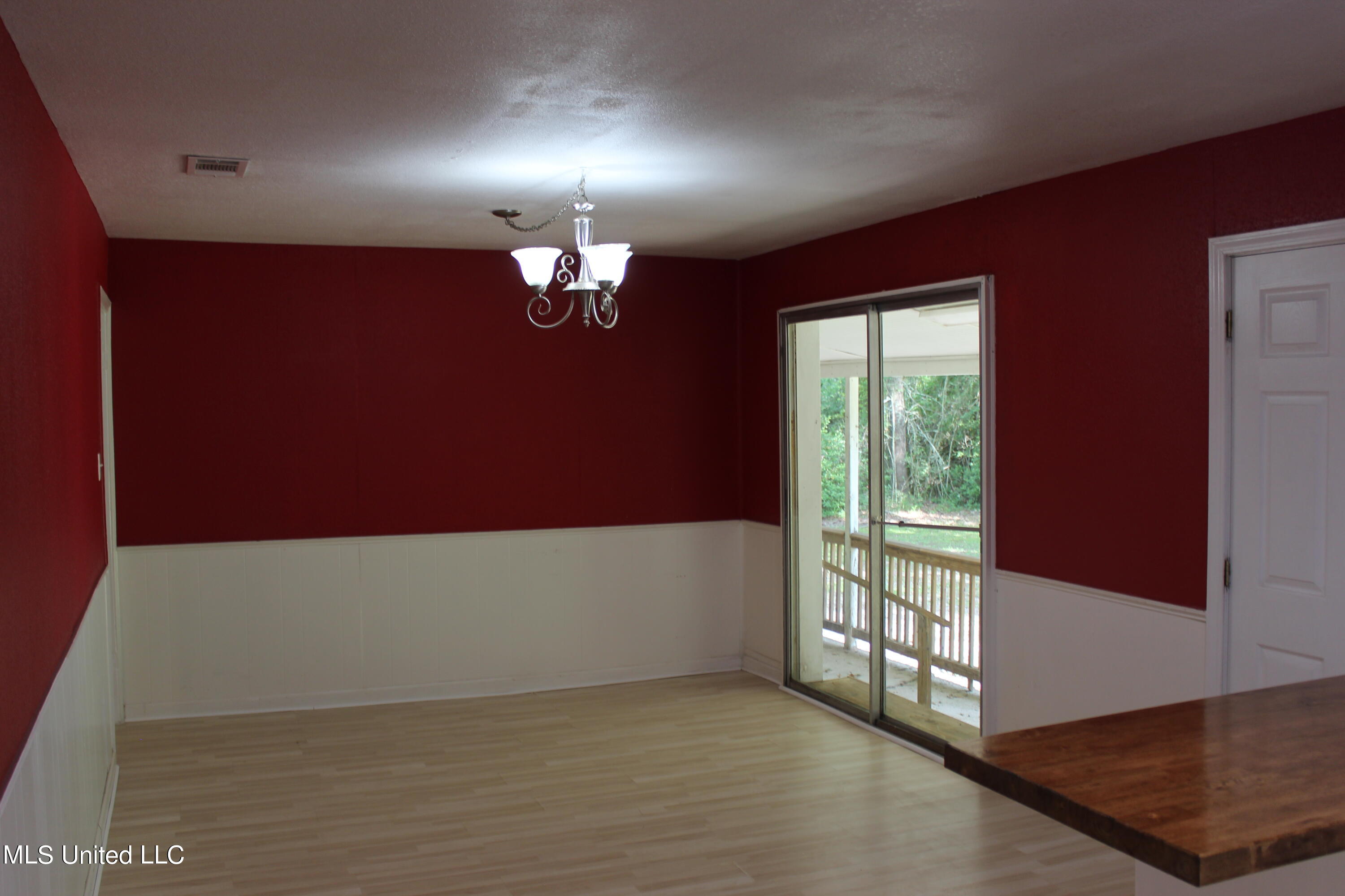 3808 Fieldworth Road Moss Point, MS 39562 - Photo 10 of 17 IMG_0705