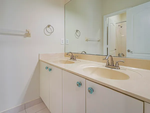 $2,600 | 5605 Spanish River Road, Fort Pierce, FL 34951