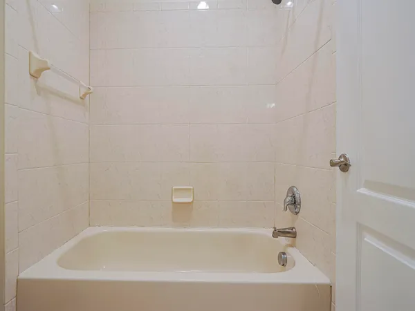 $2,600 | 5605 Spanish River Road, Fort Pierce, FL 34951