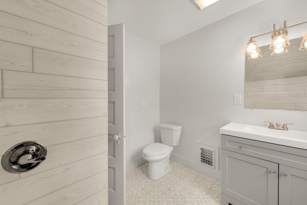19 High Street Ware, MA 01082 - Photo 26 of 40