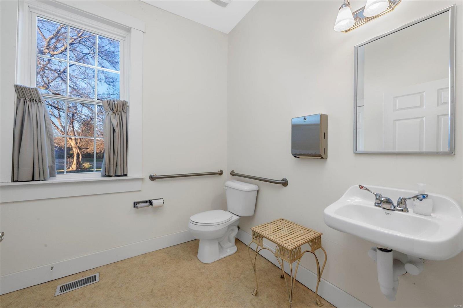1053 Feise Road O'Fallon, MO 63366 - Photo 19 of 43 Gallery Image 19