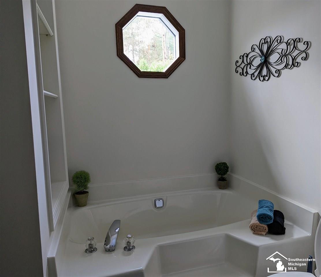 40457 Willis Road Belleville, MI 48111 - Photo 23 of 60 Master Bath
