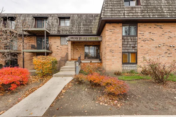 $215,900 | 7 Oak Creek Drive, Unit 3703, Buffalo Grove, IL 60089