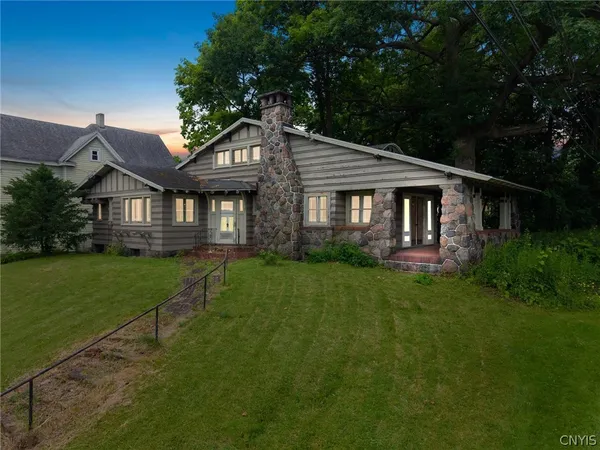 $229,900 | 1035 Oak Street, Syracuse, NY 13203