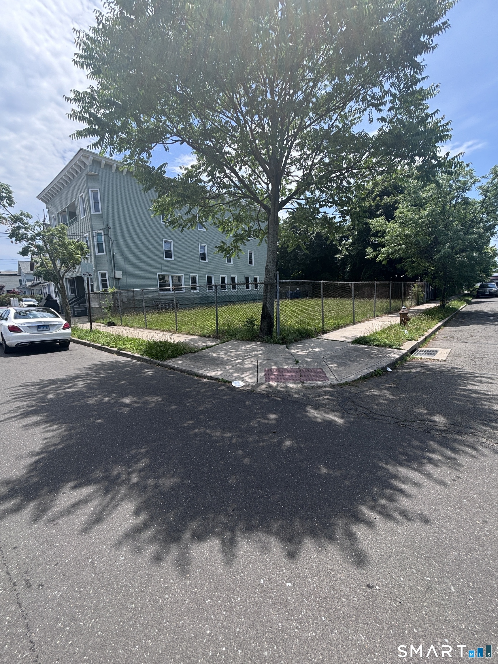 732 Maple Street Bridgeport, CT 06608 - Photo 2 of 6