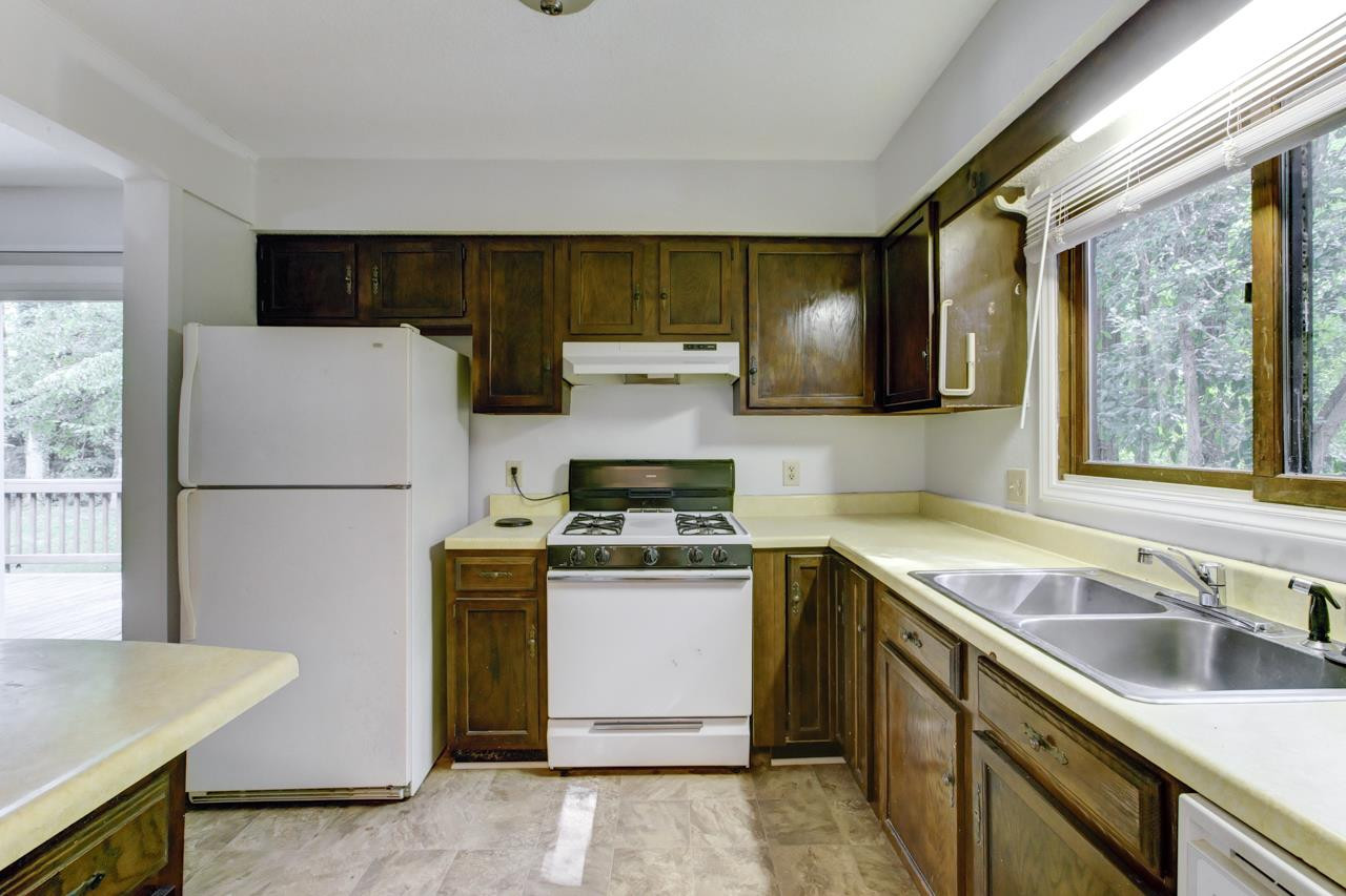 4520 Kaplan Drive Raleigh, NC 27606 - Photo 6 of 25 Kitchen