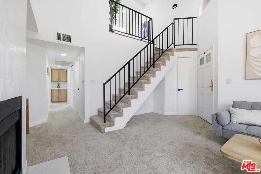 19834 Sandpiper Place, Unit 64 Newhall, CA 91321 - Photo 5 of 40 a view of entryway and hall