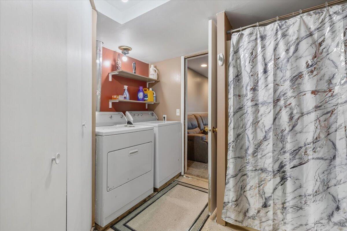 6475 Center Road Linden, MI 48451 - Photo 14 of 22 Laundry Room