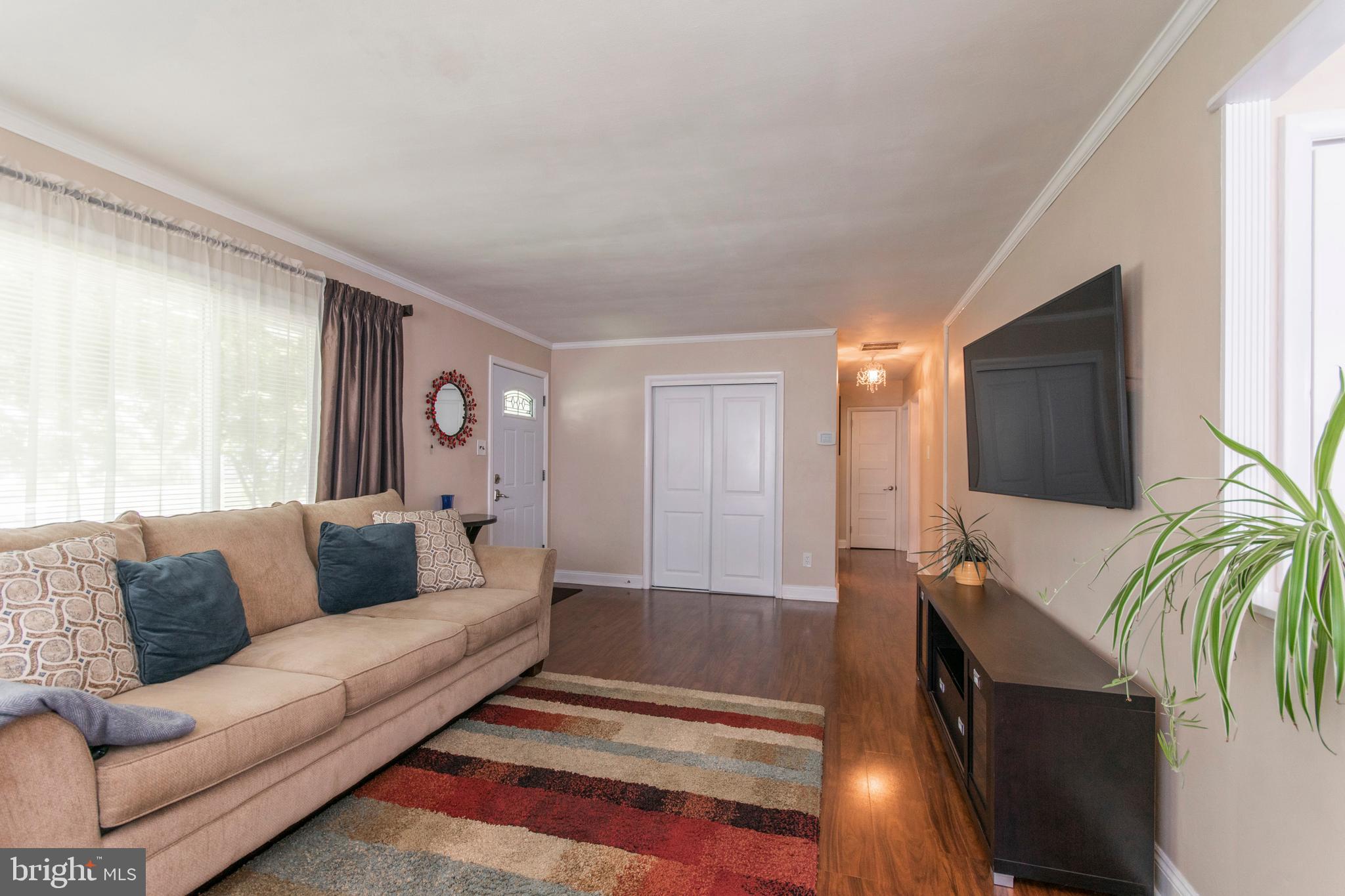 47 Home Road Hatboro, PA 19040 - Photo 5 of 37 Living Room with Large Picture Window