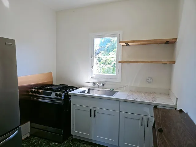 $595 | 1911 Martin Luther King Jr Way, Berkeley, CA 94704