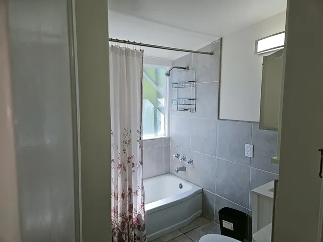 $595 | 1911 Martin Luther King Jr Way, Berkeley, CA 94704