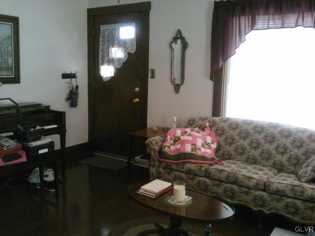 911 Ridge Street Easton, PA 18042 - Photo 2 of 11 Gallery Image 2