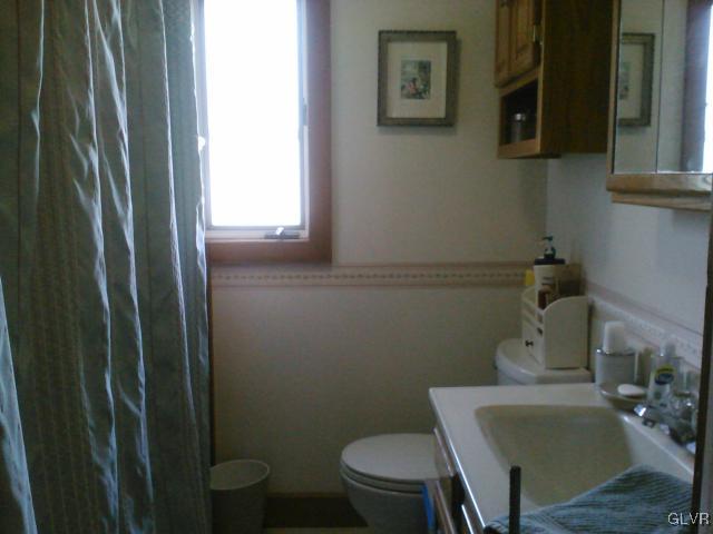 911 Ridge Street Easton, PA 18042 - Photo 7 of 11 Gallery Image 7