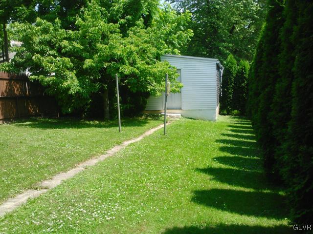 911 Ridge Street Easton, PA 18042 - Photo 8 of 11 Gallery Image 8