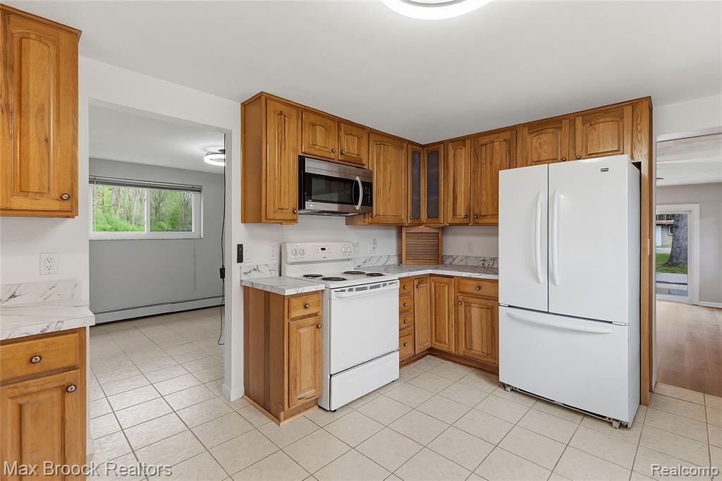 1392 Maple Grove Road Lapeer, MI 48446 - Photo 14 of 68