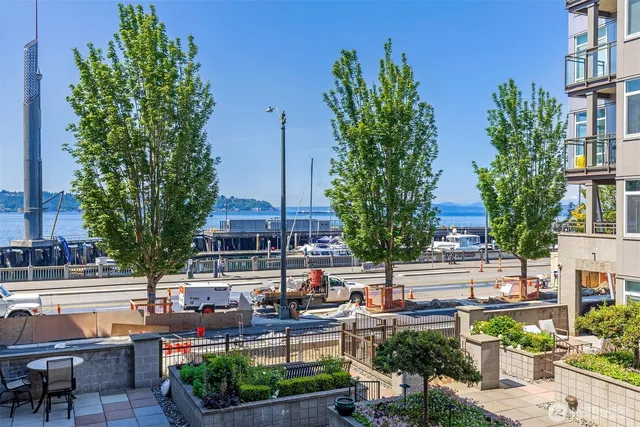 $900,000 | 2000 Alaskan Way, Unit 255, Seattle, WA 98121