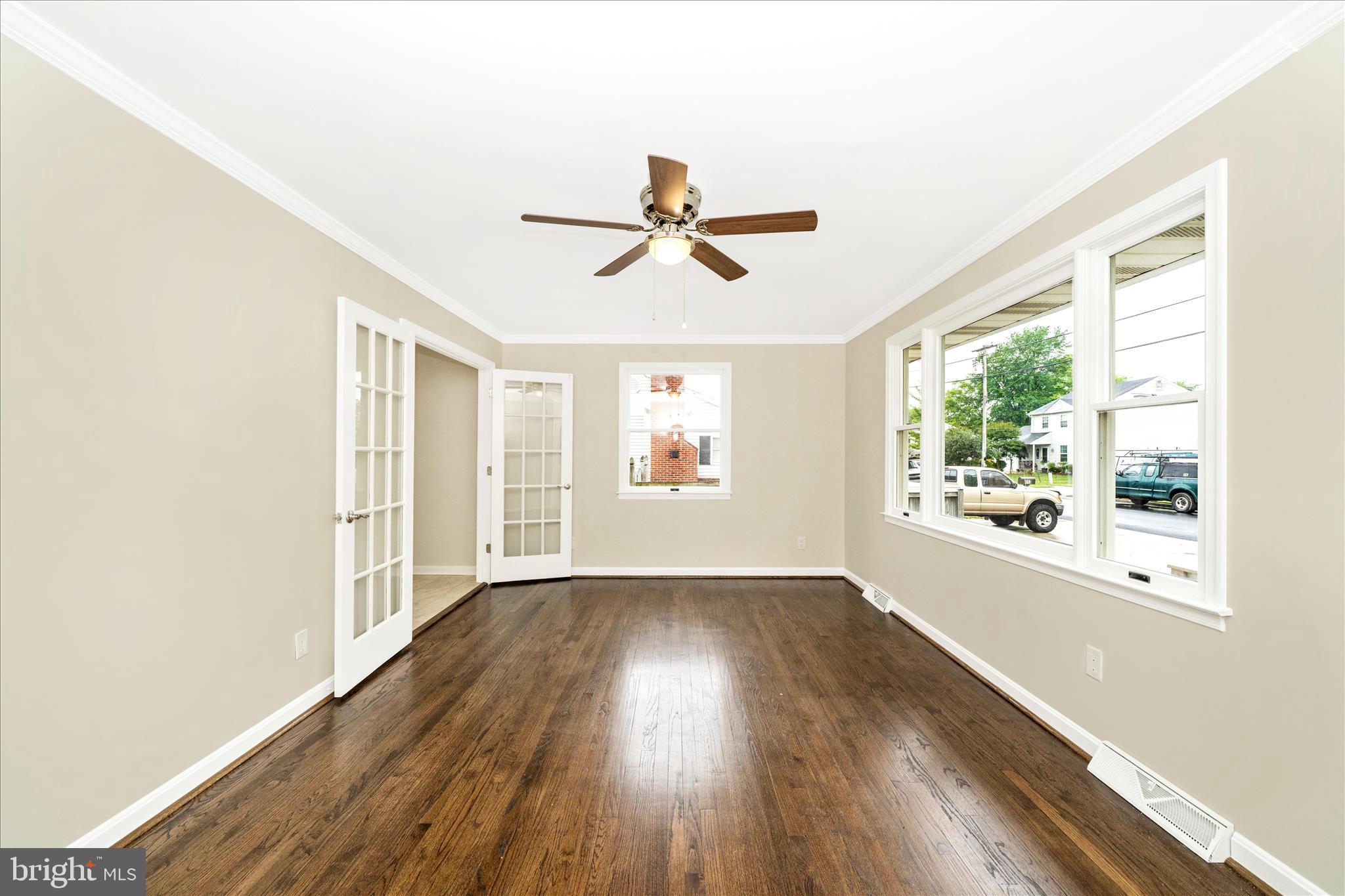 111 Range Road Glen Burnie, MD 21061 - Photo 11 of 58 Living Room