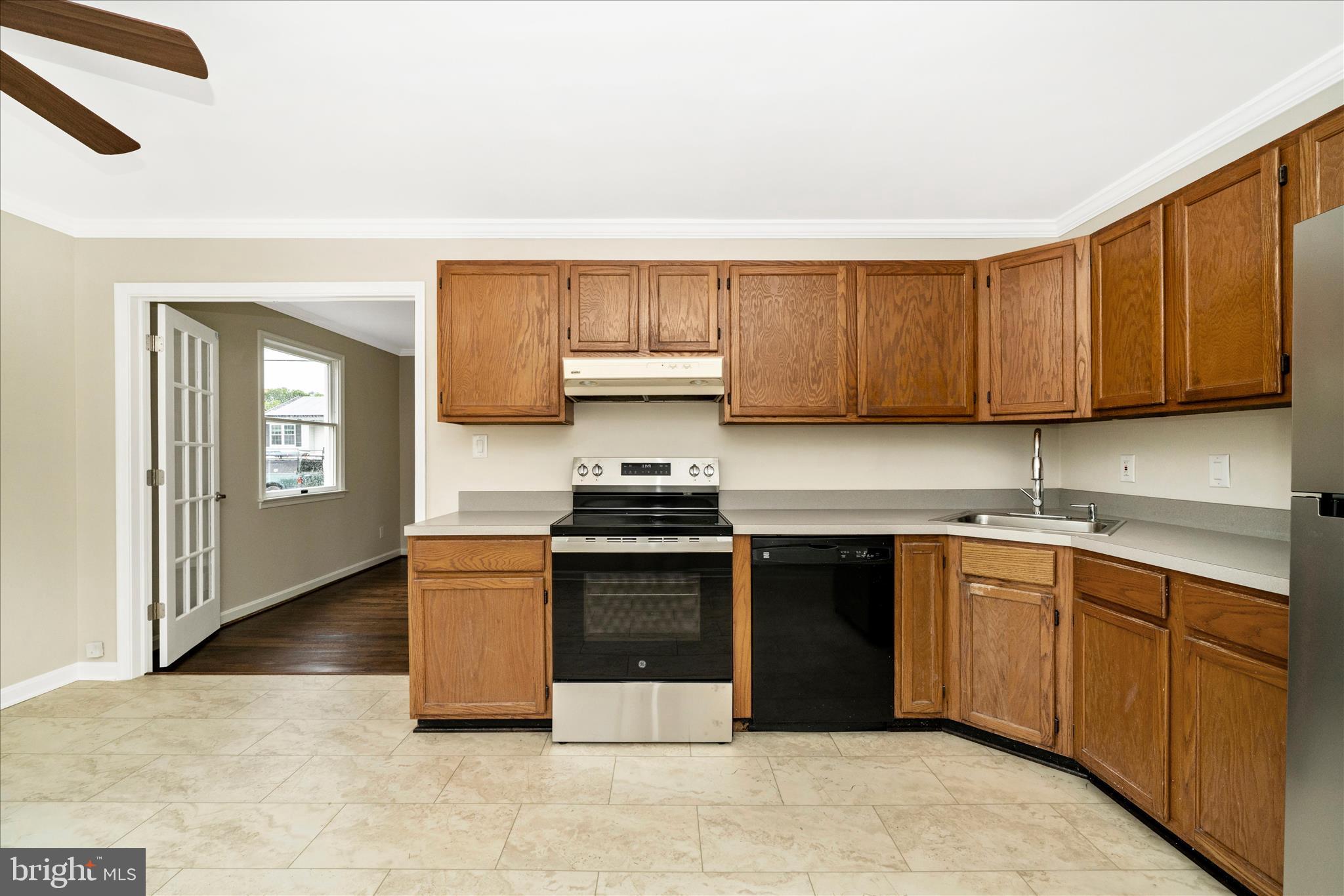 111 Range Road Glen Burnie, MD 21061 - Photo 14 of 58 Kitchen