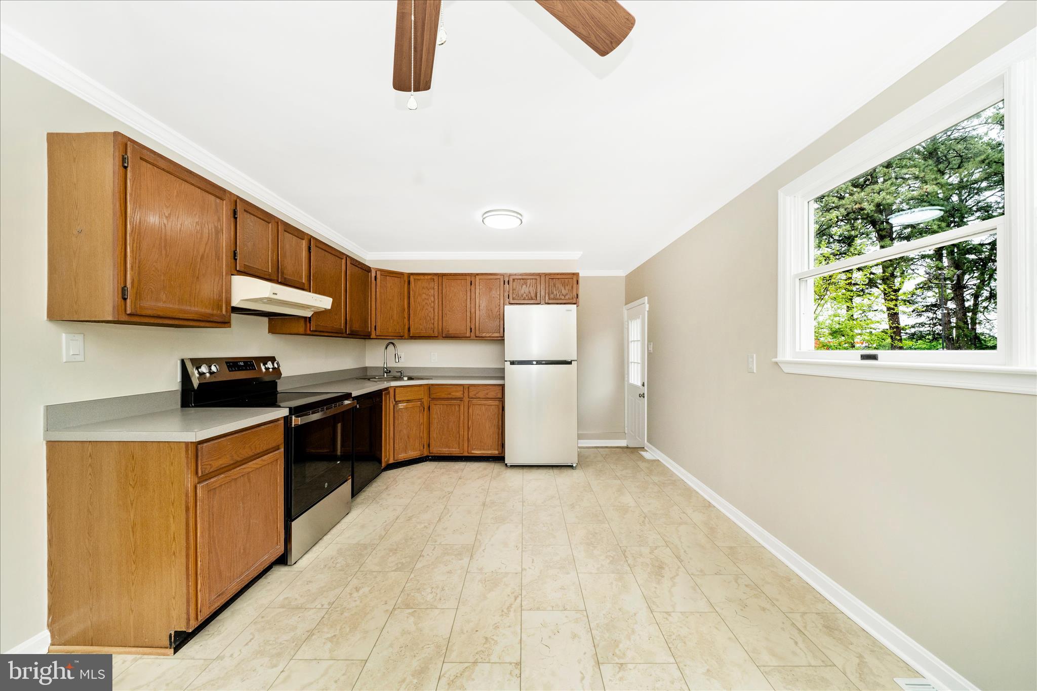 111 Range Road Glen Burnie, MD 21061 - Photo 19 of 58 Kitchen