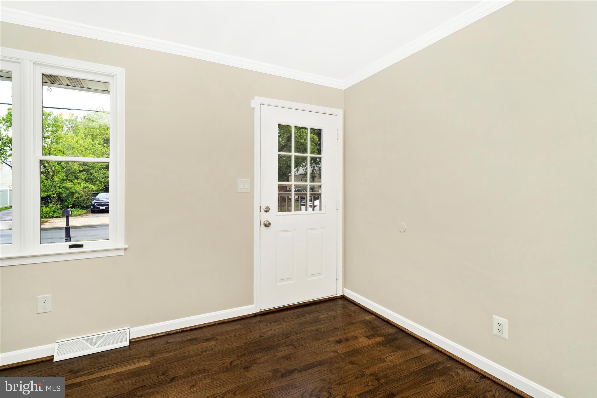 111 Range Road Glen Burnie, MD 21061 - Photo 3 of 58 Foyer