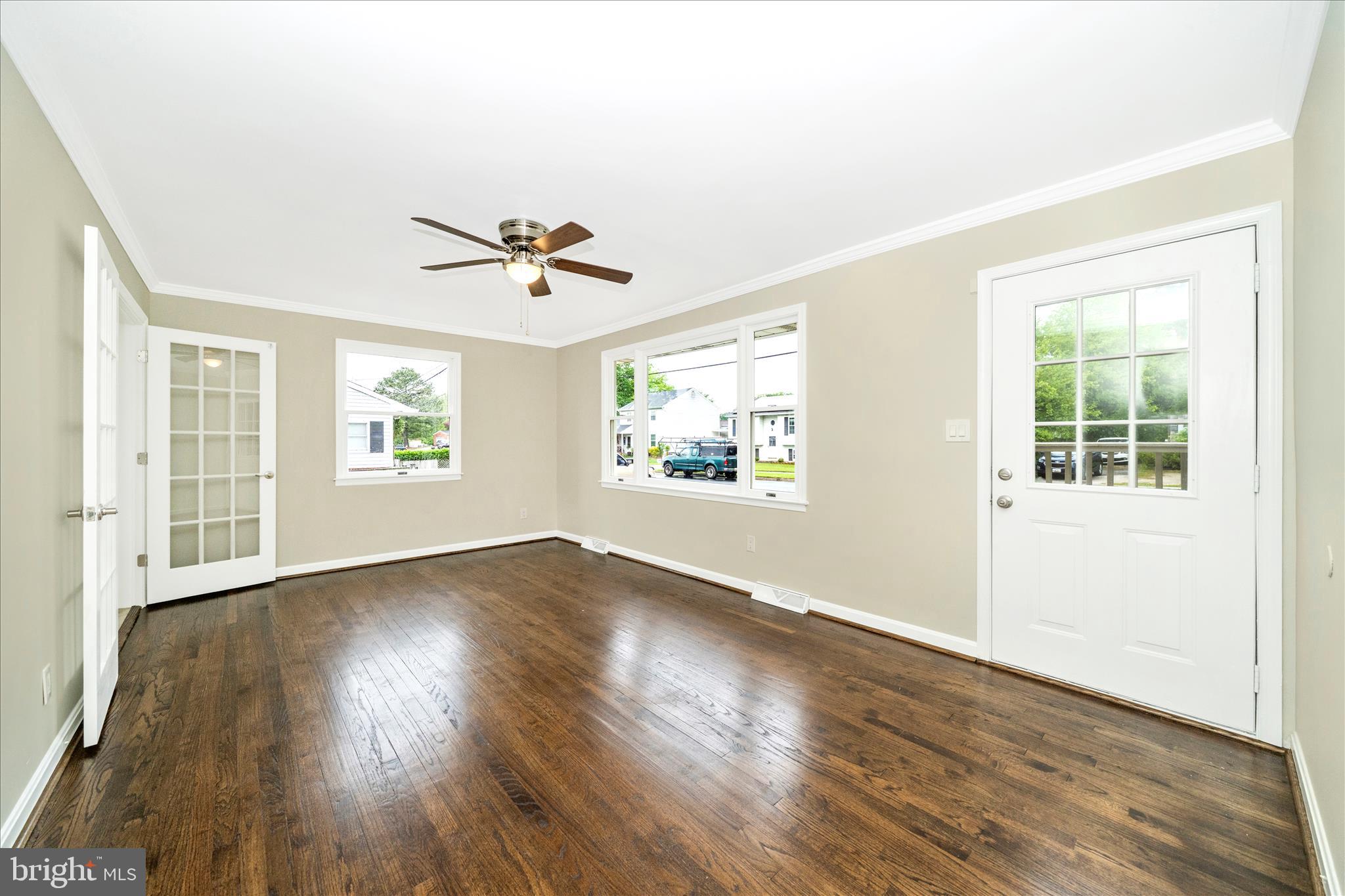111 Range Road Glen Burnie, MD 21061 - Photo 4 of 58 Living Room