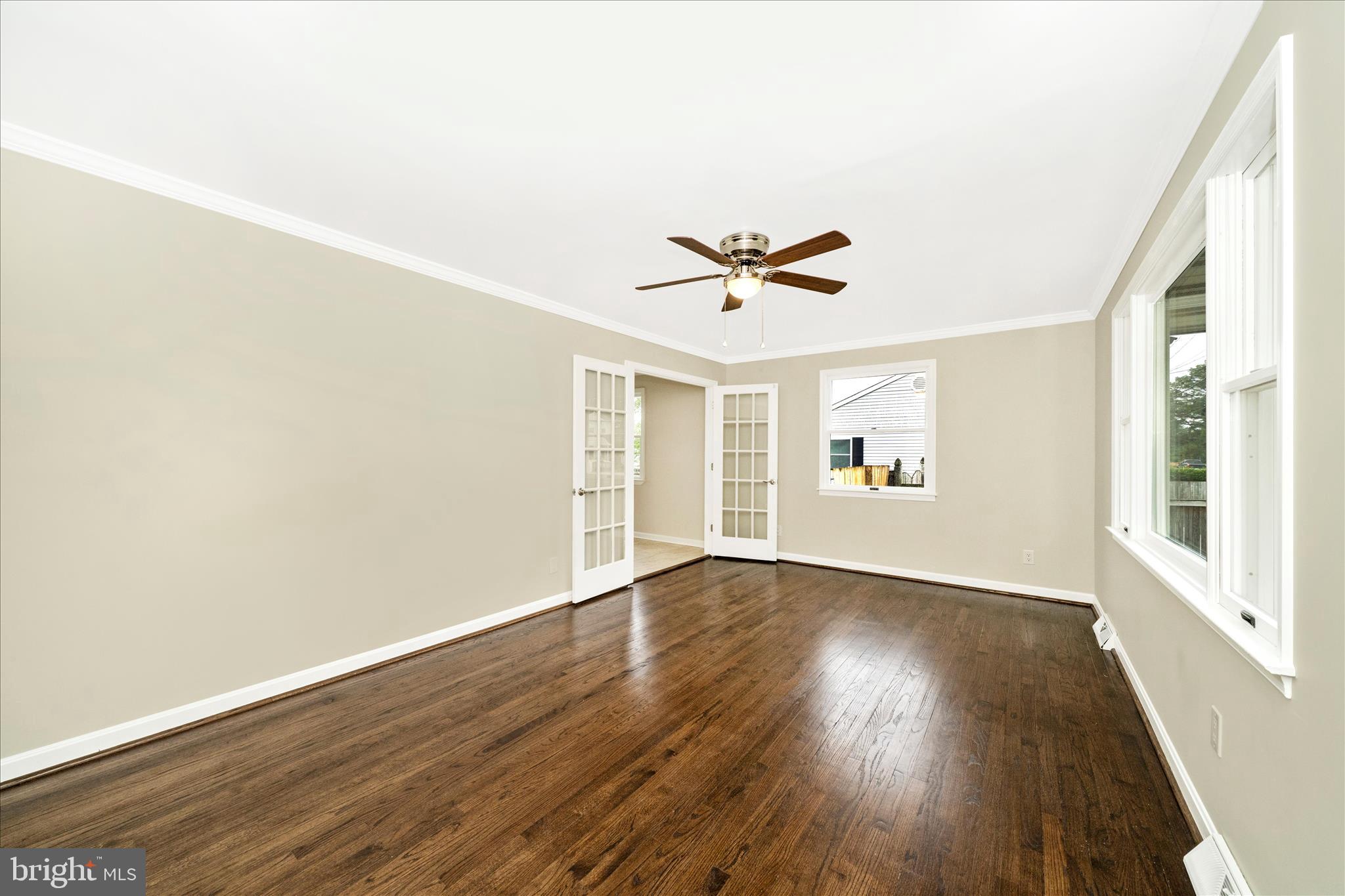 111 Range Road Glen Burnie, MD 21061 - Photo 7 of 58 Living Room