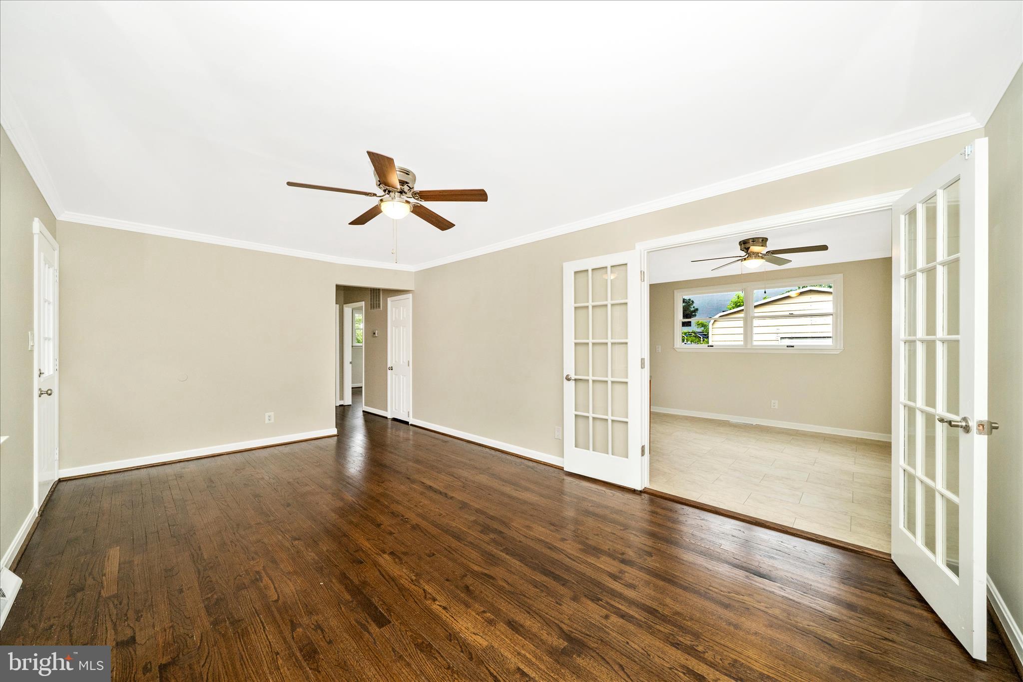 111 Range Road Glen Burnie, MD 21061 - Photo 8 of 58 Living Room