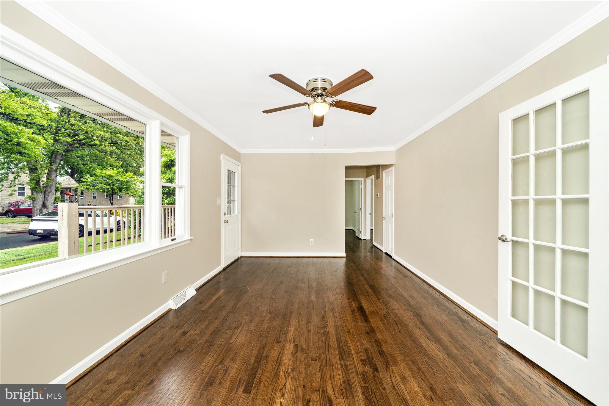 111 Range Road Glen Burnie, MD 21061 - Photo 10 of 58 Living Room