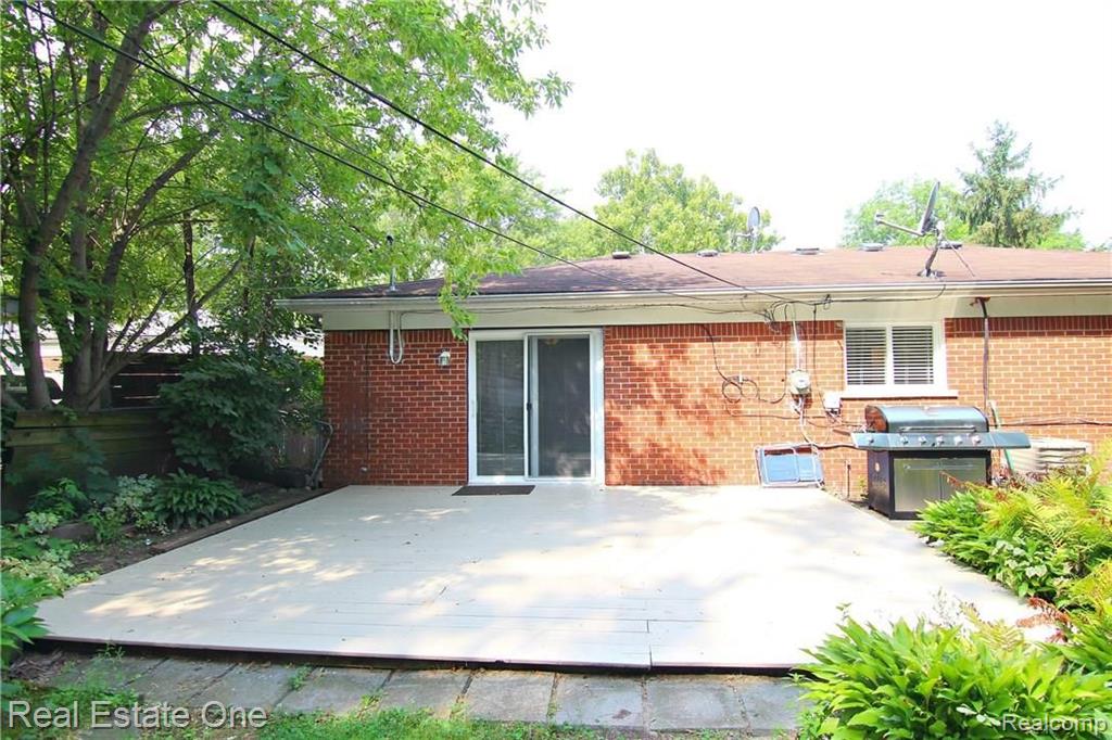 23074 Tuck Road Farmington, MI 48336 - Photo 15 of 17