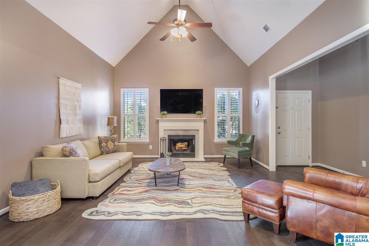 1044 Riviera Drive Calera, AL 35040 - Photo 3 of 29